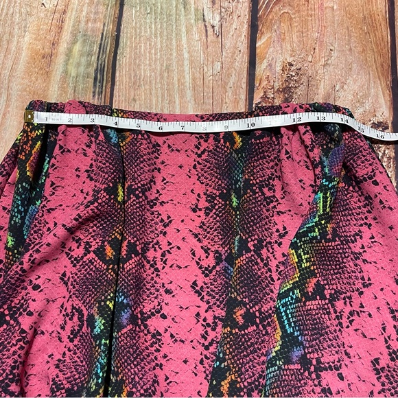 Versace Skirt Size ITALIAN 42(US 6/med)Snake print Neon Pockets Preowned - Picture 10 of 13
